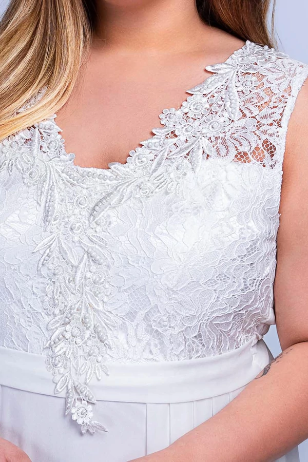 Lidia csipkés gyöngyös dekoltált plus size muszlin menyasszonyi ruha, fehér